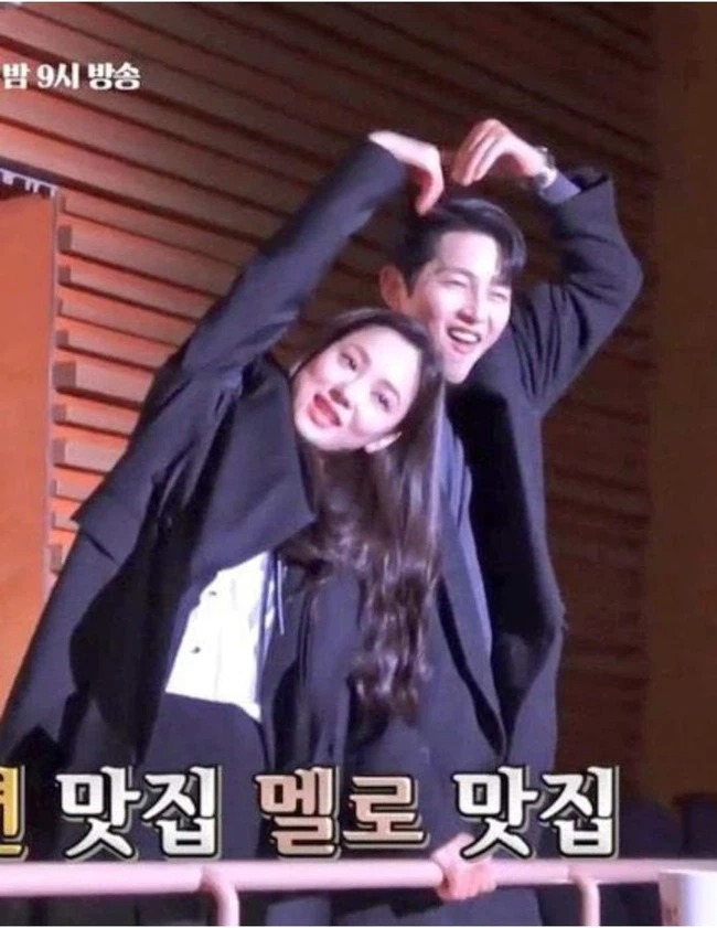 Những hình ảnh hậu trường đầy tình tứ của Song Joong Ki và bạn diễn. Ảnh: Sina Những hình ảnh hậu trường đầy tình tứ của Song Joong Ki và bạn diễn. Ảnh: Sina
