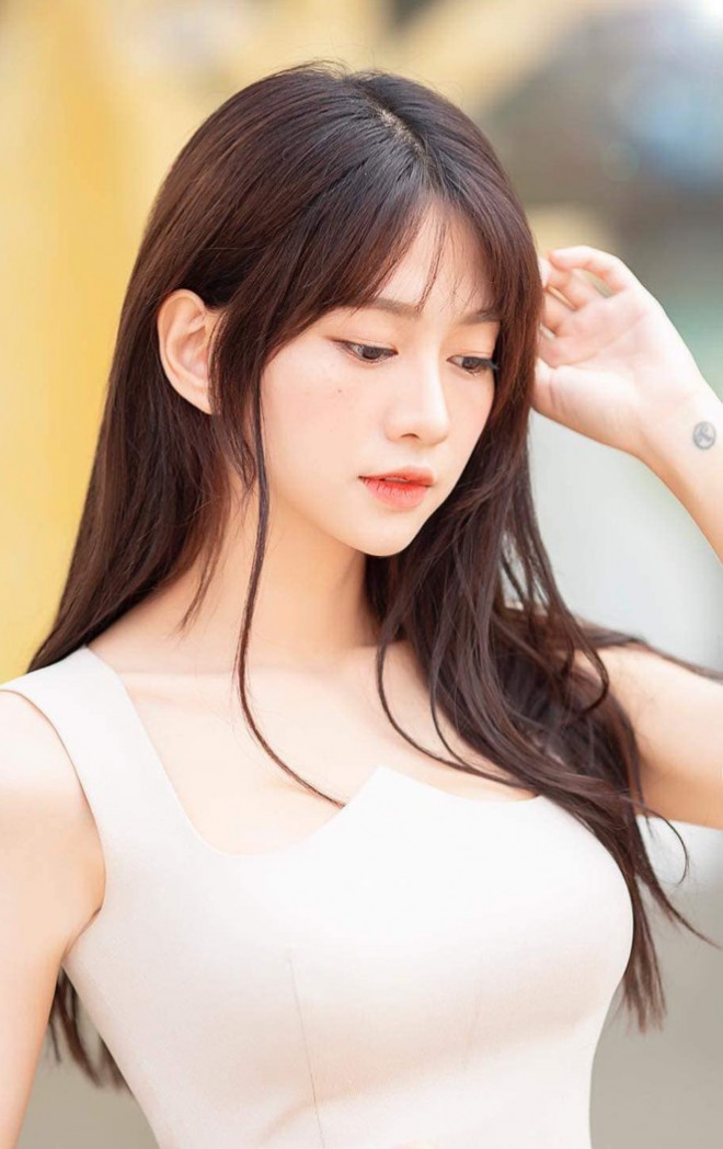 Vẻ xinh đẹp mong manh của Tiktoker Lê Bống. Ảnh: Instagram Vẻ xinh đẹp mong manh của Tiktoker Lê Bống. Ảnh: Instagram