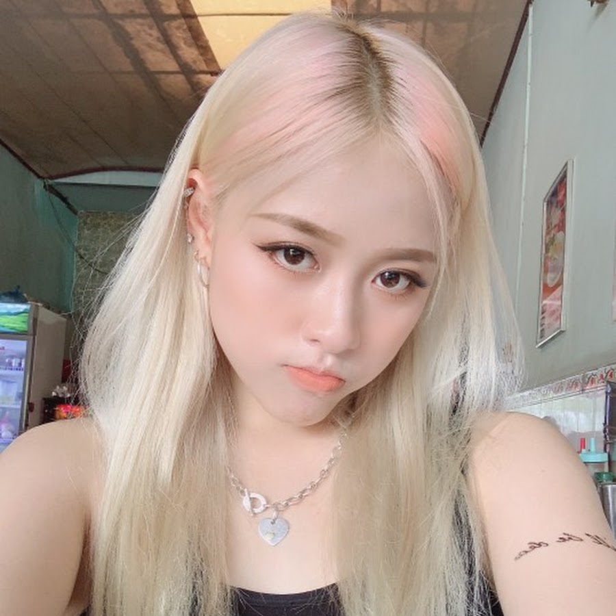 Trà Đặng luôn chỉn chu mỗi khi xuất hiện trước ống kính. Ảnh: Facebook