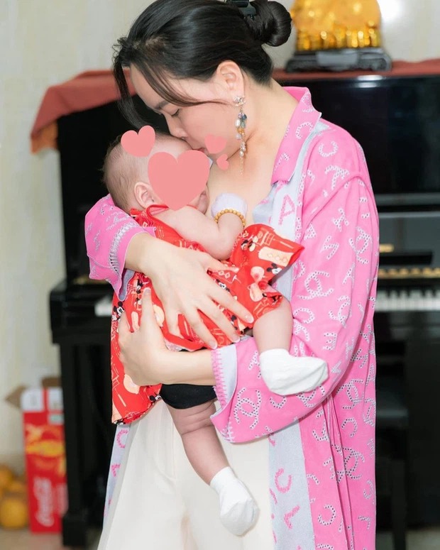 Hình ảnh được Phượng Chanel đăng tải gây chú ý. Ảnh: Facebook Hình ảnh được Phượng Chanel đăng tải gây chú ý. Ảnh: Facebook