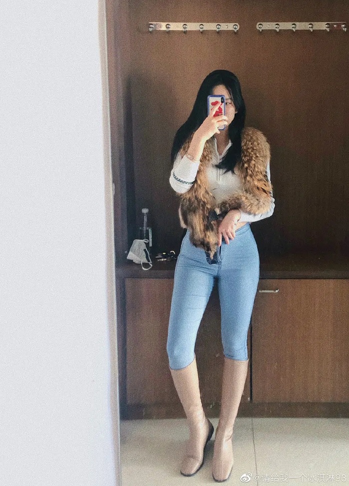 Dù lên tiếng thừa nhận đã sử dụng vài app trước khi đăng tải trên MXH nhưng dân tình vẫn không nguôi ngoai. Ảnh: Sina