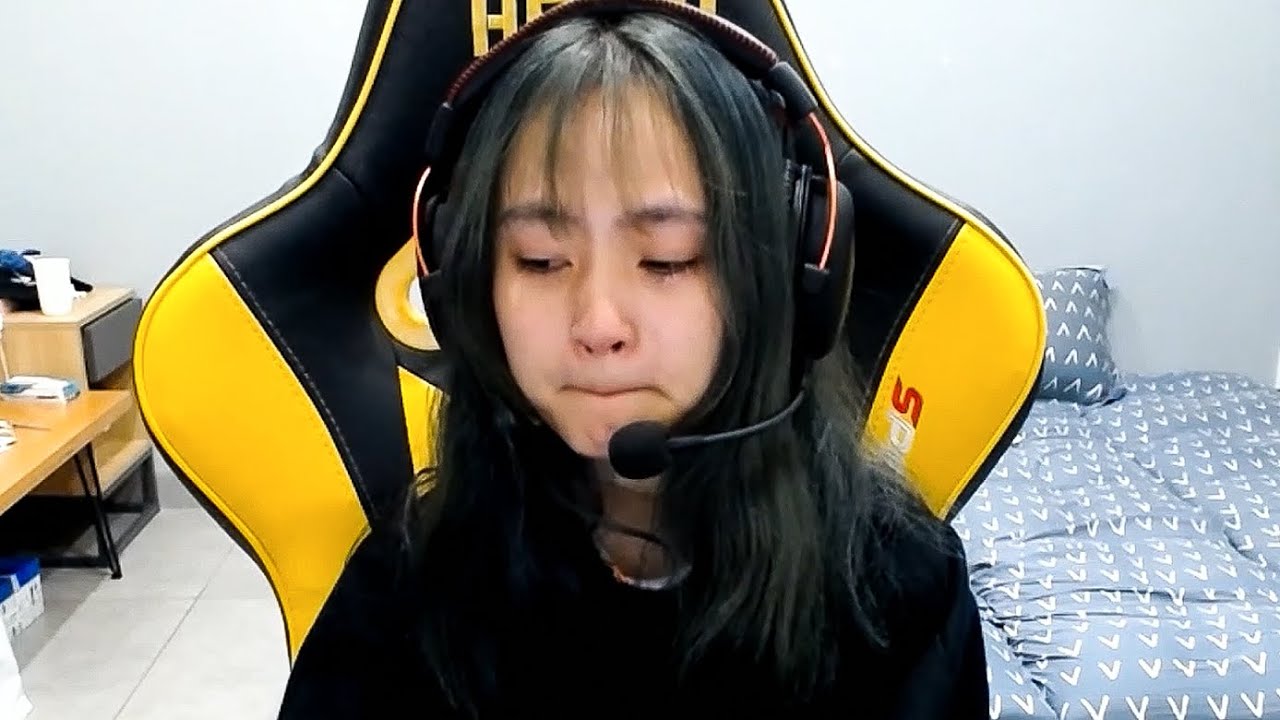 Alice phải lên tiếng thanh minh trên sóng livestream. Ảnh: Internet