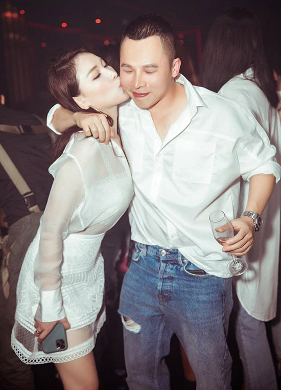 Ngọc Trinh và 'tình tinh đồn' tung ảnh kỷ niệm gần 2 thập kỷ gắn bó, vòng eo 'sắc lẹm' gây chú ý - Ảnh 2 Ngọc Trinh và 'tình tinh đồn' tung ảnh kỷ niệm gần 2 thập kỷ gắn bó, vòng eo 'sắc lẹm' gây chú ý - Ảnh 2