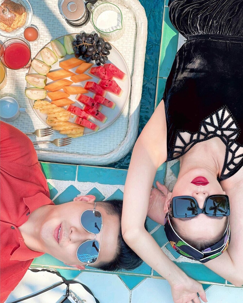 Lệ Quyên hạnh phúc bên tình trẻ Lâm Bảo Châu. Ảnh: Facebook