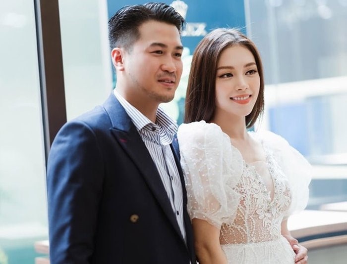 Linh Rin có mối tình đẹp với thiếu gia Phillip Nguyễn - em chồng Tăng Thanh Hà. Ảnh: Internet Linh Rin có mối tình đẹp với thiếu gia Phillip Nguyễn - em chồng Tăng Thanh Hà. Ảnh: Internet