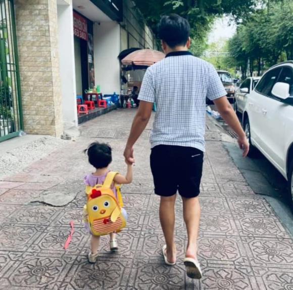 Trước đó hình ảnh con gái thân thiết với ông xã cũng khiến Nhã Phương ghen tị. Ảnh: Facebook