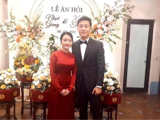 Hết than cô đơn, bà xã Xuân Trường lại tung ảnh cực tình tứ bên đức lang quân - Ảnh 1 Hết than cô đơn, bà xã Xuân Trường lại tung ảnh cực tình tứ bên đức lang quân - Ảnh 1