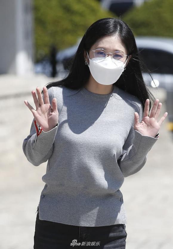 Jang Nara dưới ống kính của người qua đường: Làn da sần sùi khác xa 'tượng đài nhan sắc' - Ảnh 2 Jang Nara dưới ống kính của người qua đường: Làn da sần sùi khác xa 'tượng đài nhan sắc' - Ảnh 2