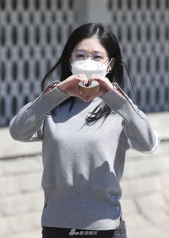 Jang Nara dưới ống kính của người qua đường: Làn da sần sùi khác xa 'tượng đài nhan sắc' - Ảnh 1 Jang Nara dưới ống kính của người qua đường: Làn da sần sùi khác xa 'tượng đài nhan sắc' - Ảnh 1