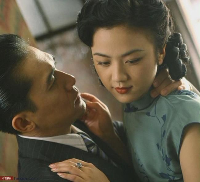 Rò rỉ lý do thật sự khiến mỹ nhân 'Sắc Giới' bị 'bế quan tỏa cảng': Lén lút qua lại với Lương Triều Vỹ! - Ảnh 1 Rò rỉ lý do thật sự khiến mỹ nhân 'Sắc Giới' bị 'bế quan tỏa cảng': Lén lút qua lại với Lương Triều Vỹ! - Ảnh 1
