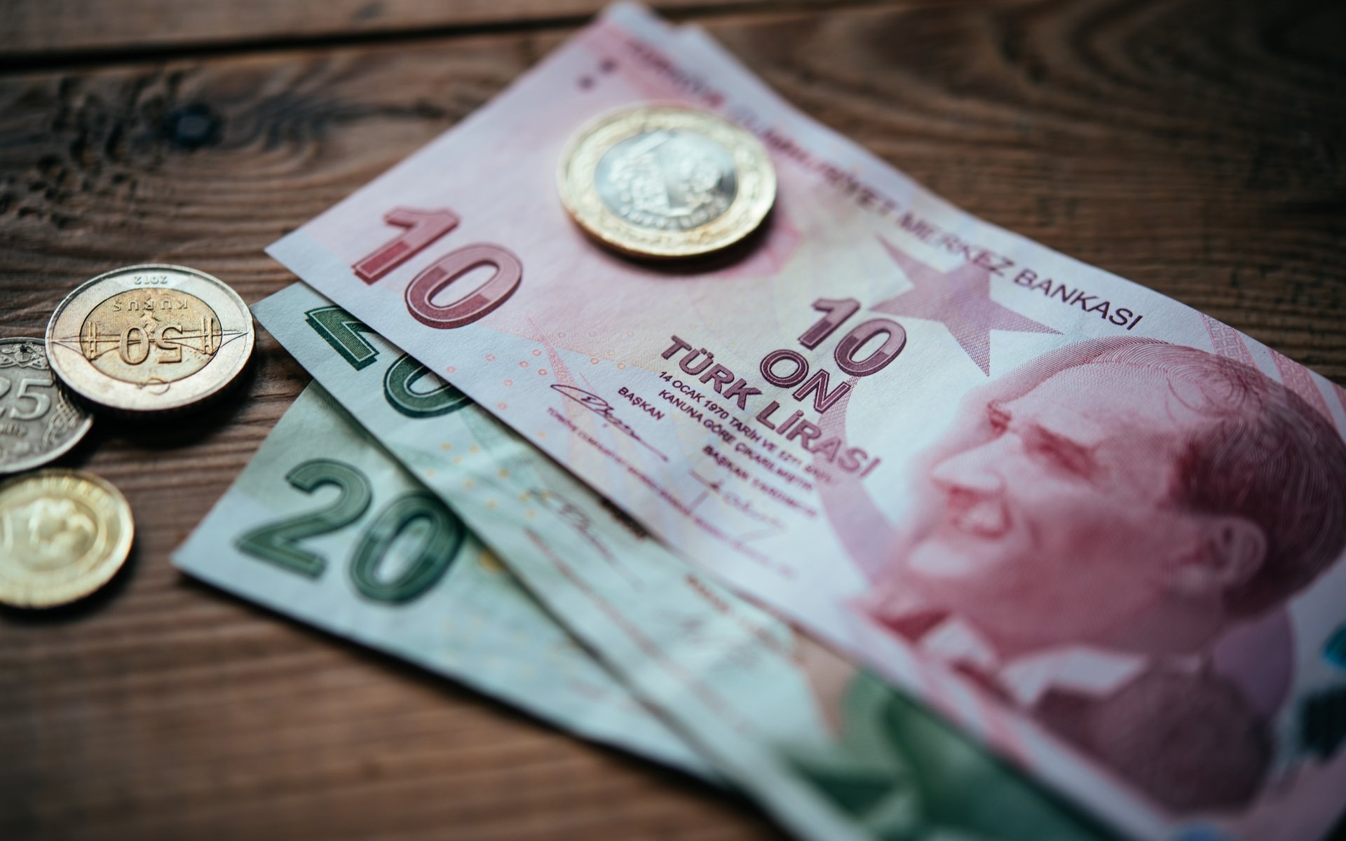 Đồng USD thị trường trong nước chịu tác động mạnh mẽ của đồng USD thị trường thế giới. Ảnh: Internet Đồng USD thị trường trong nước chịu tác động mạnh mẽ của đồng USD thị trường thế giới. Ảnh: Internet