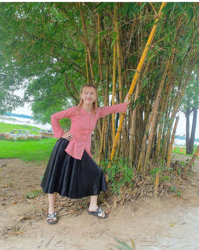 Hậu Hoàng đăng ảnh và nhá hàng MV mới. Ảnh: Facebook Hậu Hoàng đăng ảnh và nhá hàng MV mới. Ảnh: Facebook