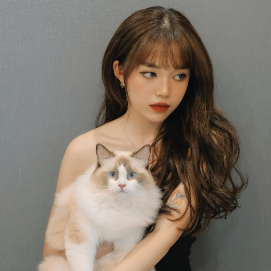 Linh Ngọc Đàm vô cớ bị 'khóa môi khiến cô bày tỏ cảm xúc không hiểu chuyện gì đang xảy ra. Ảnh: Facebook