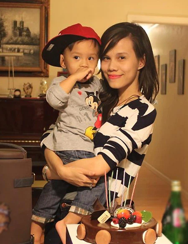 Bé Jacky Minh Trí được Thanh Thảo nhận làm con nuôi và hiện đang theo học tại một ngôi trường danh giá. Ảnh: Internet Bé Jacky Minh Trí được Thanh Thảo nhận làm con nuôi và hiện đang theo học tại một ngôi trường danh giá. Ảnh: Internet