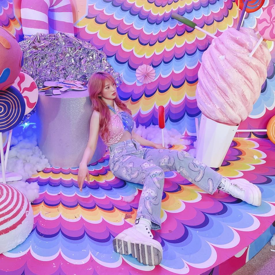 Hotgirl Tiktok Lê Bống tung ảnh trong bồn tắm, nhưng bộ trang phục thiếu vải mới là tâm điểm - Ảnh 2