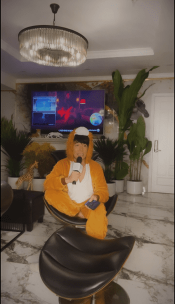 Nathan Lee liên tục gây chú ý mỗi lần livestream. Ảnh: Facebook Nathan Lee liên tục gây chú ý mỗi lần livestream. Ảnh: Facebook