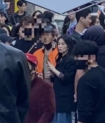 Song Hye Kyo bất ngờ bị bóc mẽ bản chất thật chỉ qua một bộ quần áo! - Ảnh 2