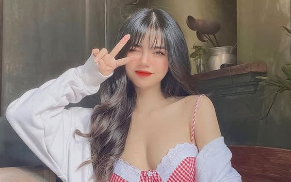 Nguồn cơn cũng bắt nguồn từ phong cách thiếu vải của cô nàng. Ảnh: Facebook Nguồn cơn cũng bắt nguồn từ phong cách thiếu vải của cô nàng. Ảnh: Facebook
