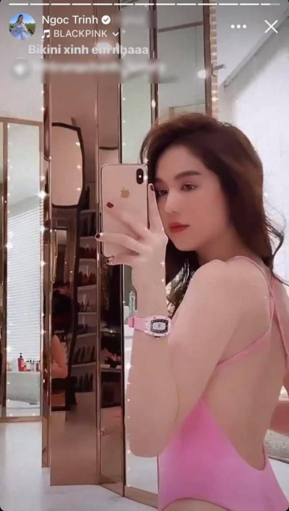 Ngọc Trinh không ngần ngại khoe đồng hồ bạc tỷ. Ảnh: Facebook
