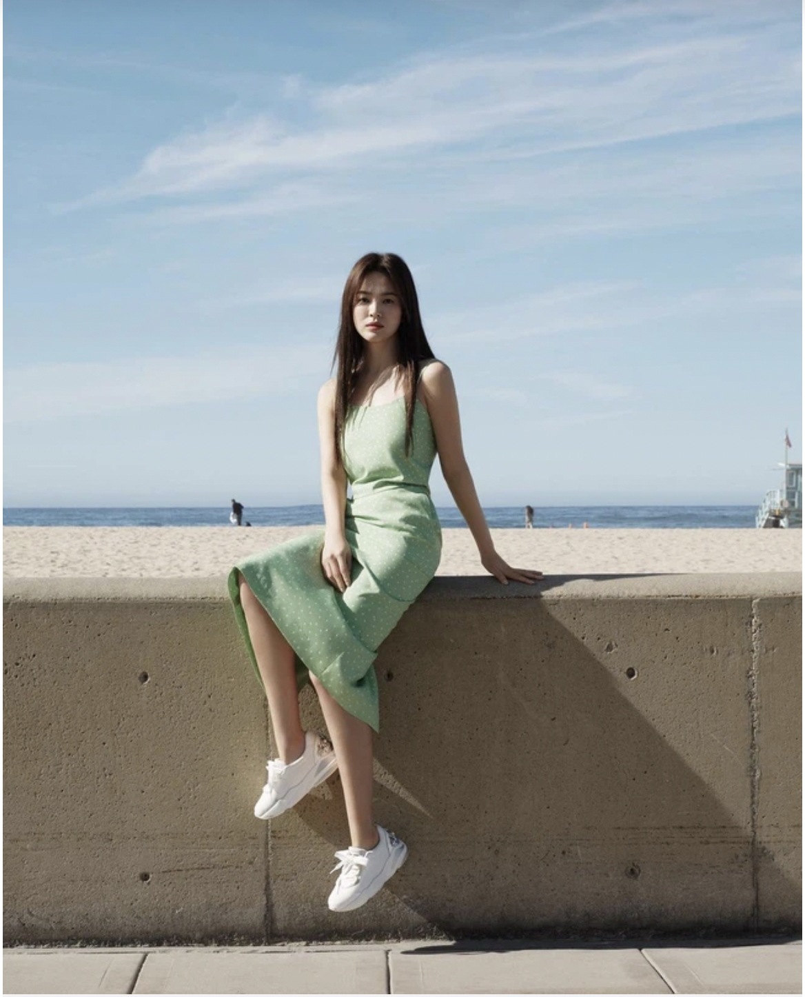 Song Hye Kyo rất ưa chuộng mốt áo hai dây này. Ảnh: Internet Song Hye Kyo rất ưa chuộng mốt áo hai dây này. Ảnh: Internet