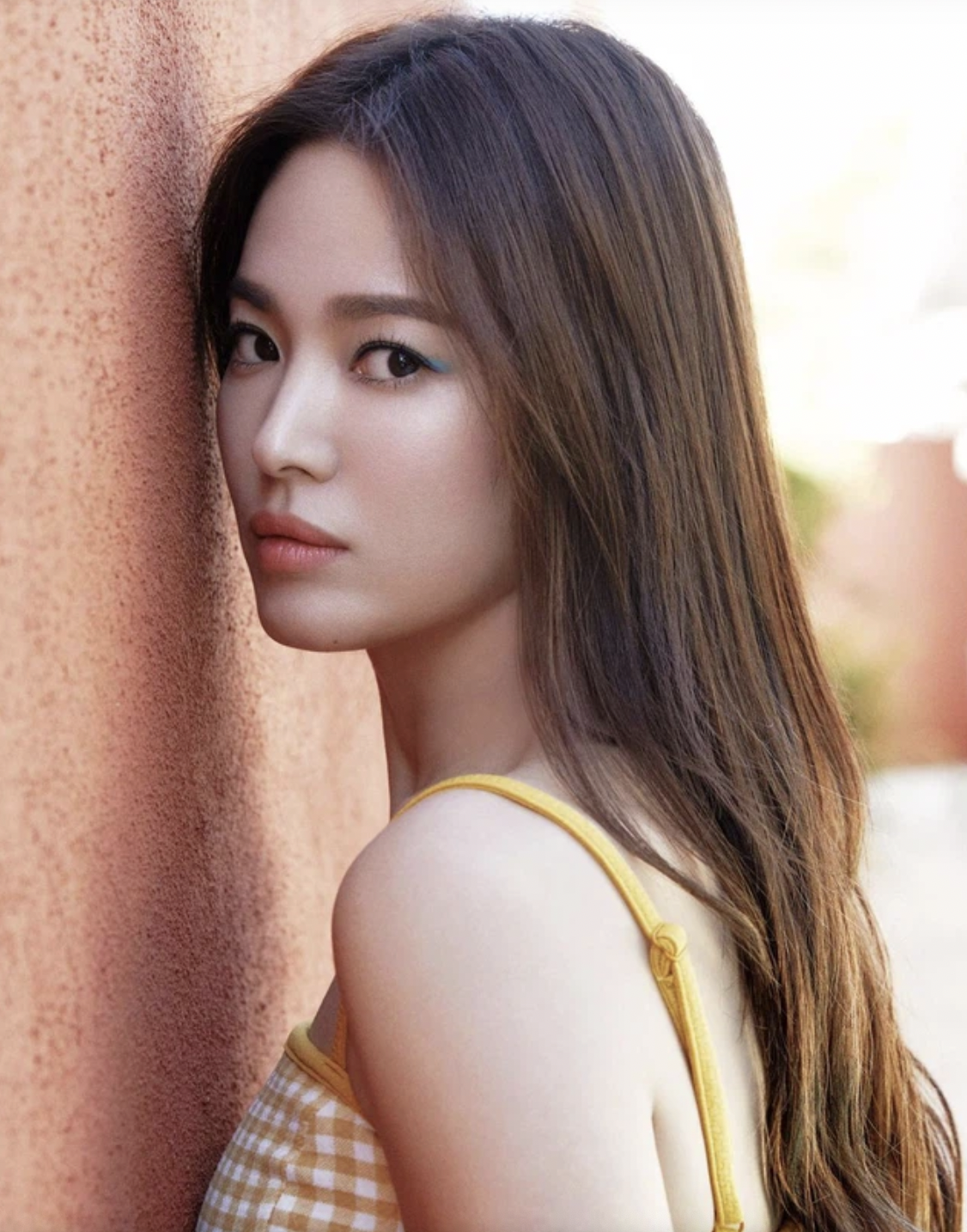 Song Hye Kyo và những lần 'xả vai' ngoan hiền, khoe bờ vai hững hờ mướt mắt - Ảnh 2 Song Hye Kyo và những lần 'xả vai' ngoan hiền, khoe bờ vai hững hờ mướt mắt - Ảnh 2