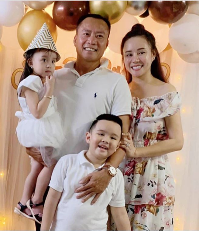 Vy Oanh và loạt ảnh trong quá khứ gây choáng: Nhan sắc khó tin ngỡ ngàng 12 Vy Oanh và loạt ảnh trong quá khứ gây choáng: Nhan sắc khó tin ngỡ ngàng 12