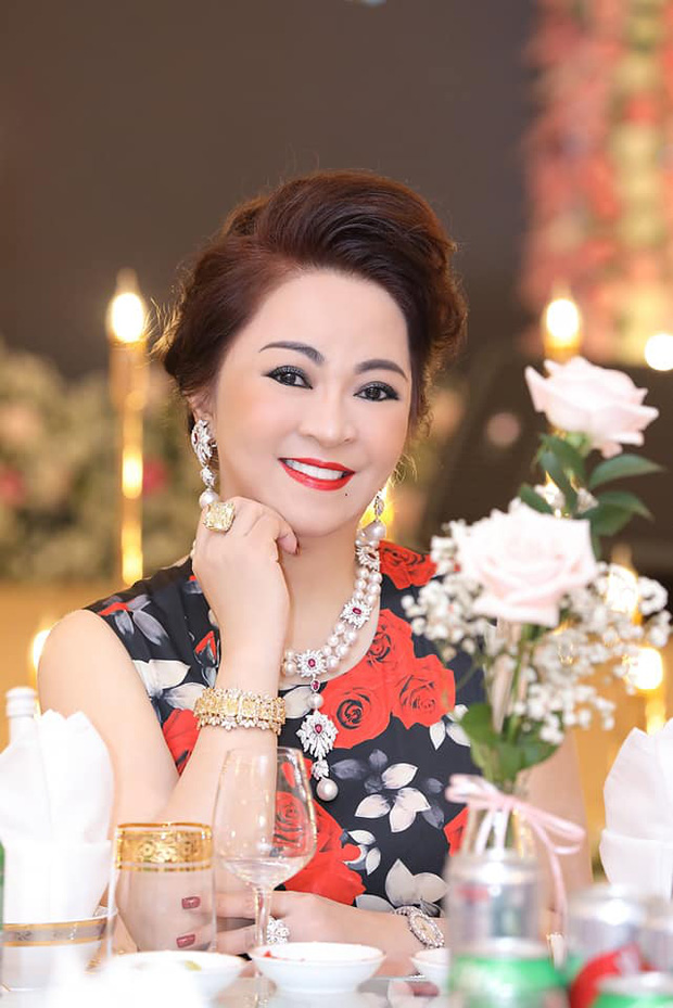 Sự thật ít biết về chiếc nhẫn kim cương mà bà Nguyễn Phương Hằng từng đeo, liên quan đến Hà Hồ 5 Sự thật ít biết về chiếc nhẫn kim cương mà bà Nguyễn Phương Hằng từng đeo, liên quan đến Hà Hồ 5