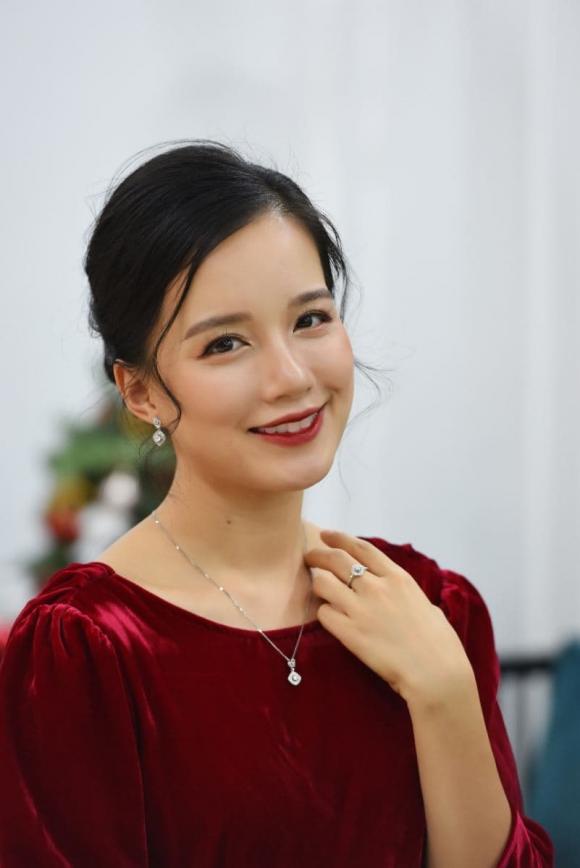 Mỹ nhân VTV khiến dân tình ngã ngửa với nhan sắc mặt mộc khác xa lúc lên hình - Ảnh 1 Mỹ nhân VTV khiến dân tình ngã ngửa với nhan sắc mặt mộc khác xa lúc lên hình - Ảnh 1