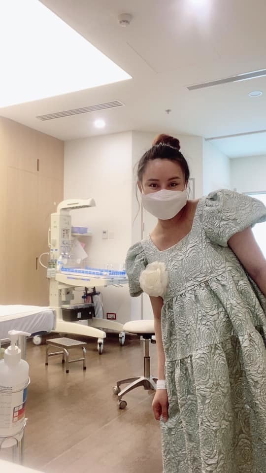 Vy Oanh tuyên bố ở ẩn sau khi hạ sinh giữa ồn ào chưa hồi kết 3 Vy Oanh tuyên bố ở ẩn sau khi hạ sinh giữa ồn ào chưa hồi kết 3