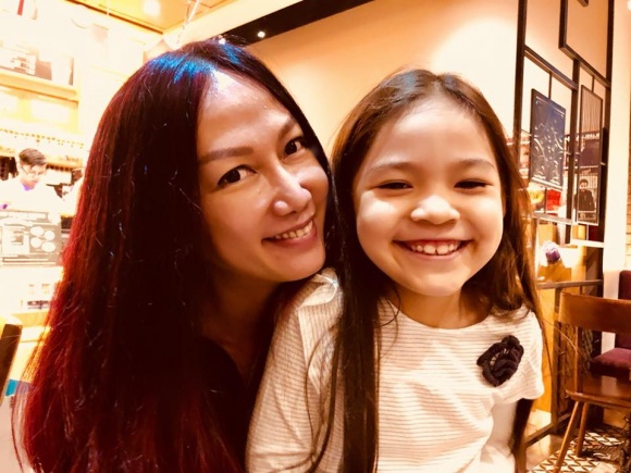 'Nữ hoàng làng mẫu' thập niên 90 Kim Khánh và cuộc sống lẻ bóng ở tuổi 50 sau loạt biến cố từng muốn quyên sinh 9 'Nữ hoàng làng mẫu' thập niên 90 Kim Khánh và cuộc sống lẻ bóng ở tuổi 50 sau loạt biến cố từng muốn quyên sinh 9