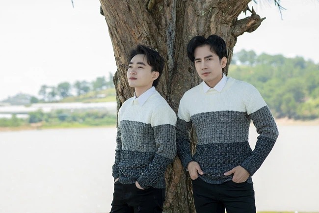 Đan Trường bị soi diện đồ đôi cùng 'trai lạ' sau ồn ào ly hôn 7 Đan Trường bị soi diện đồ đôi cùng 'trai lạ' sau ồn ào ly hôn 7
