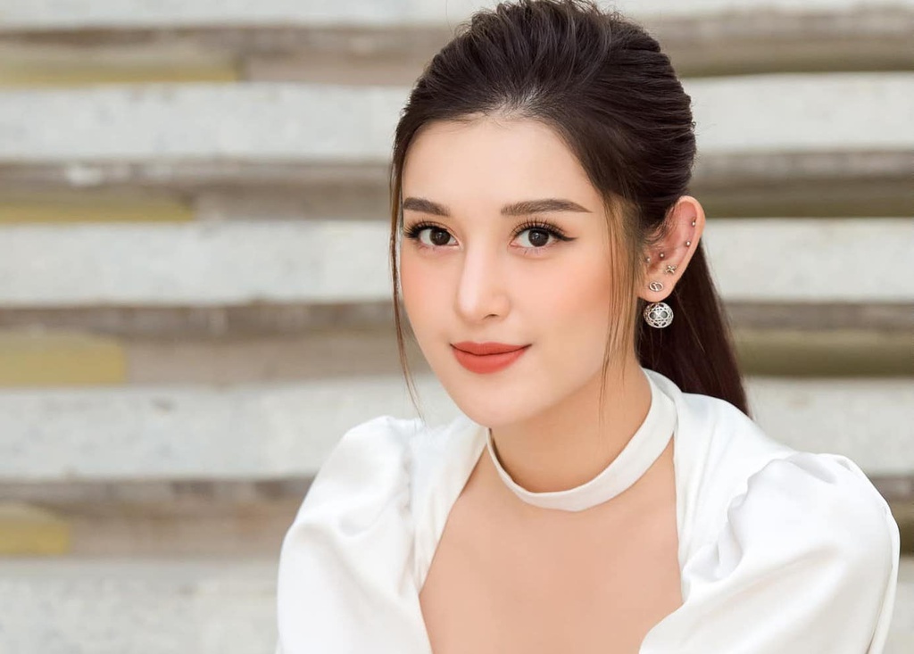 Nàng hậu từng được xế sang Đặng Lê Nguyên Vũ đón đưa tiết lộ lý do bật khóc nức nở sau hậu trường 4 Nàng hậu từng được xế sang Đặng Lê Nguyên Vũ đón đưa tiết lộ lý do bật khóc nức nở sau hậu trường 4
