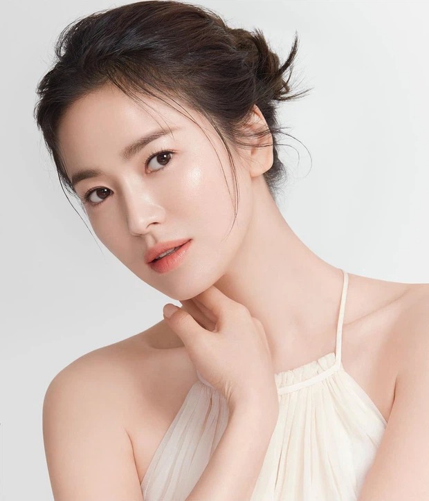 Song Hye Kyo vô tình để lộ nhan sắc thật, dân tình không khỏi tròn mắt 3 Song Hye Kyo vô tình để lộ nhan sắc thật, dân tình không khỏi tròn mắt 3