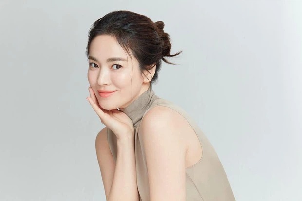 Song Hye Kyo vô tình để lộ nhan sắc thật, dân tình không khỏi tròn mắt 4 Song Hye Kyo vô tình để lộ nhan sắc thật, dân tình không khỏi tròn mắt 4