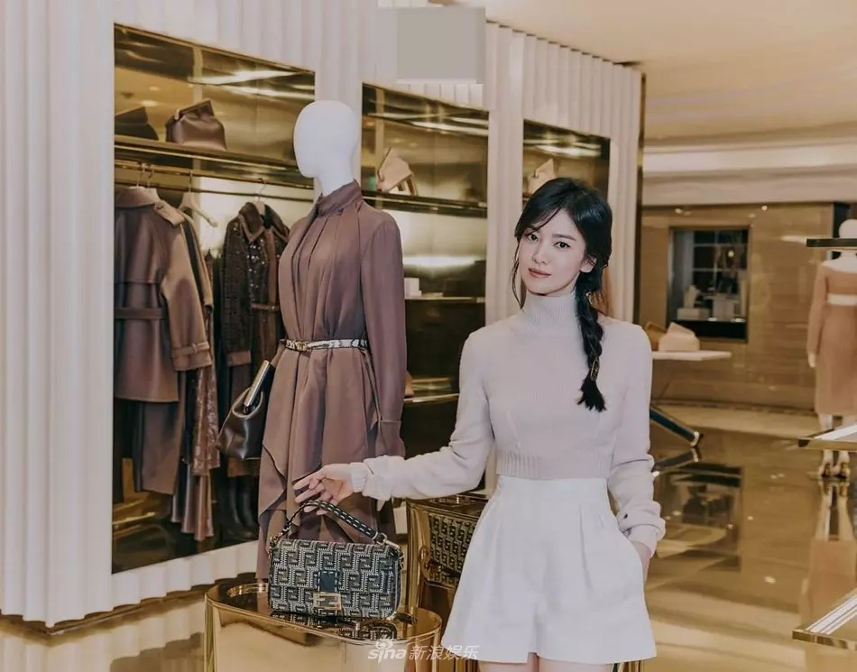 Song Hye Kyo vô tình để lộ nhan sắc thật, dân tình không khỏi tròn mắt 7 Song Hye Kyo vô tình để lộ nhan sắc thật, dân tình không khỏi tròn mắt 7