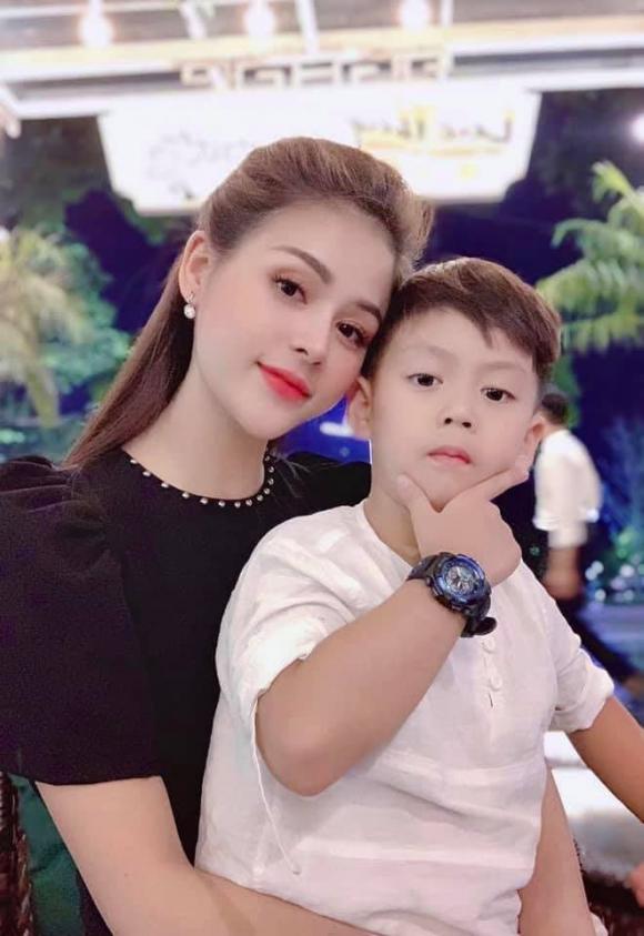 Lương Thu Trang và con trai. Ảnh: Internet Lương Thu Trang và con trai. Ảnh: Internet