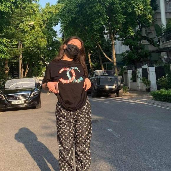 Phượng Chanel 'chơi lớn', chi tiền tỷ tặng 'xế hộp' cho người cực kỳ đặc biệt - Ảnh 1 Phượng Chanel 'chơi lớn', chi tiền tỷ tặng 'xế hộp' cho người cực kỳ đặc biệt - Ảnh 1