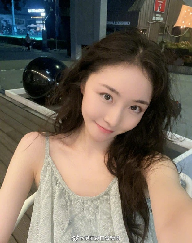 Chân dung bạn gái của Hoắc Tôn. Ảnh: Sina Chân dung bạn gái của Hoắc Tôn. Ảnh: Sina
