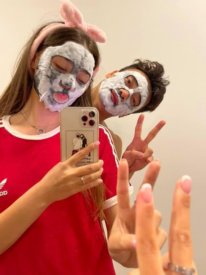 Loạt khoảnh khắc ngọt ngào của cặp đôi. Ảnh: Facebook