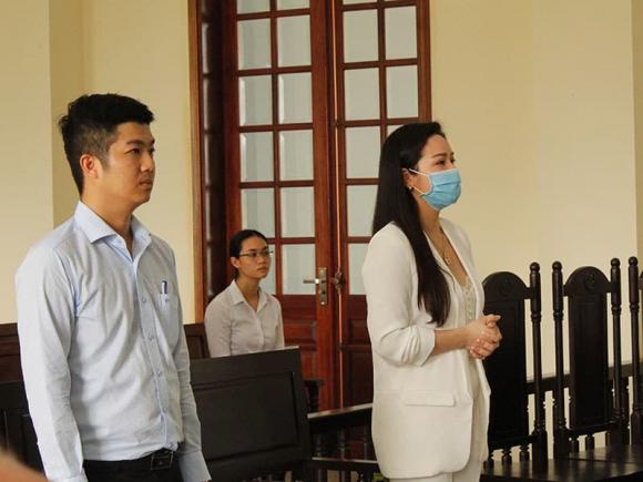 Nhật Kim Anh và động thái cứng rắn sau khi chồng cũ vẫn kiên quyết giữ con dù thua kiện 1 Nhật Kim Anh và động thái cứng rắn sau khi chồng cũ vẫn kiên quyết giữ con dù thua kiện 1