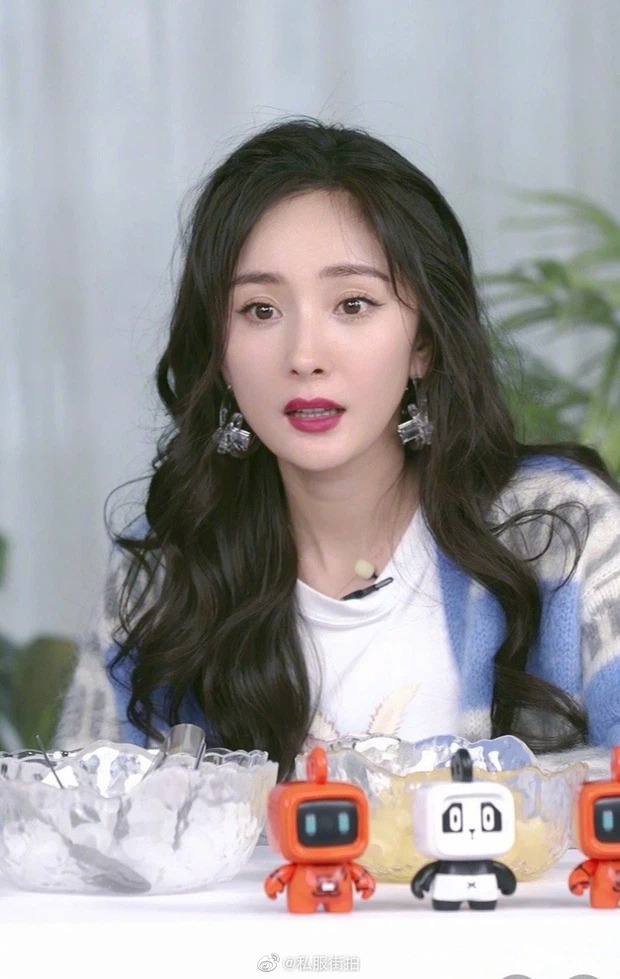 Dương Mịch khiến dân tình 'rớt hố u mê' với visual đỉnh cao, nhan sắc như gái 18 - Ảnh 1