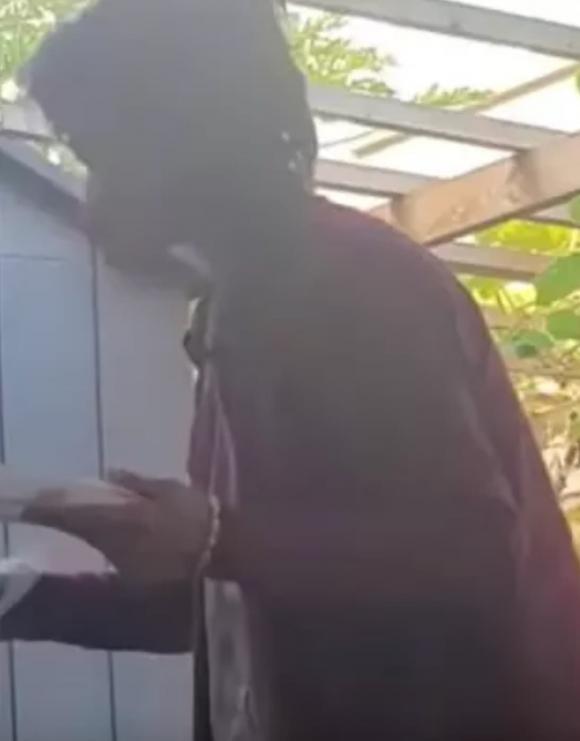 Nhiều người thắc mắc về tình trạng của nữ ca sĩ khi trước đó bà được em họ nhận nuôi. Ảnh: Internet