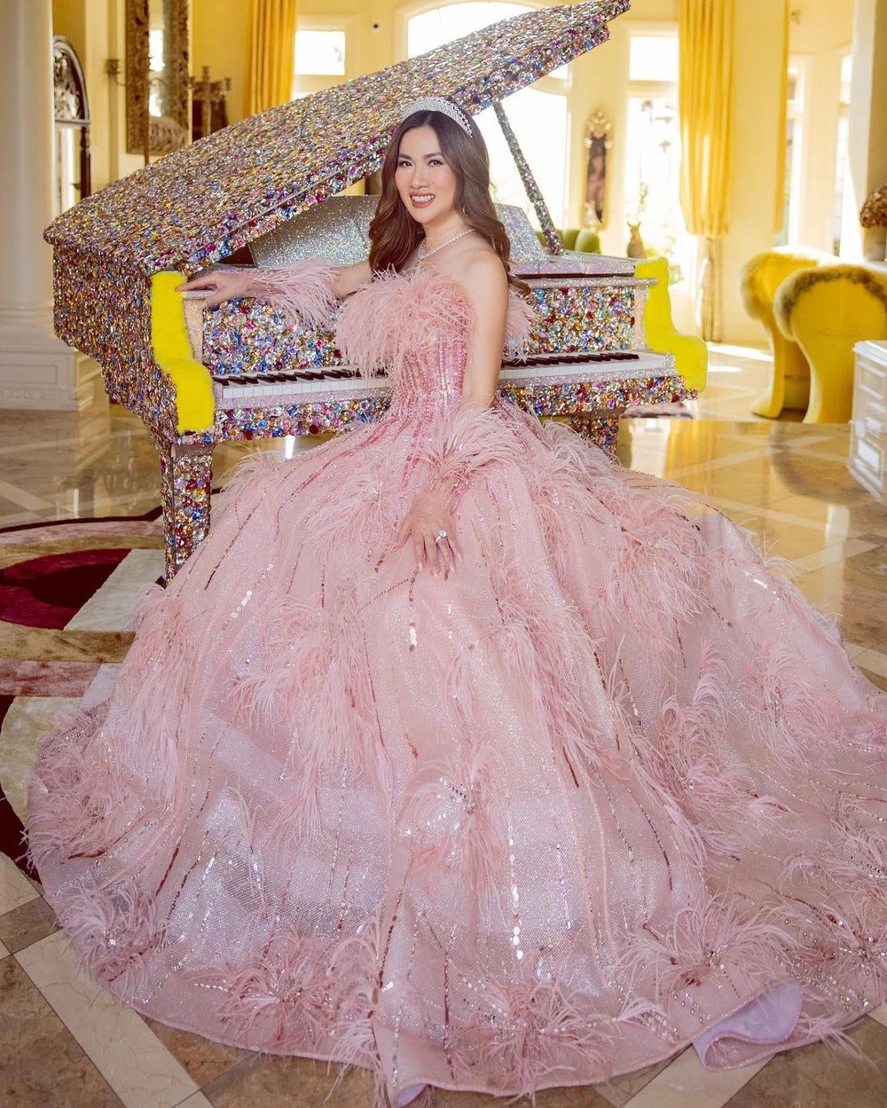 Nữ tỷ phú gốc Việt ở nhà 800 tỷ: 'Máu mặt' trong giới showbiz, nhan sắc không chút tầm thường  - Ảnh 1