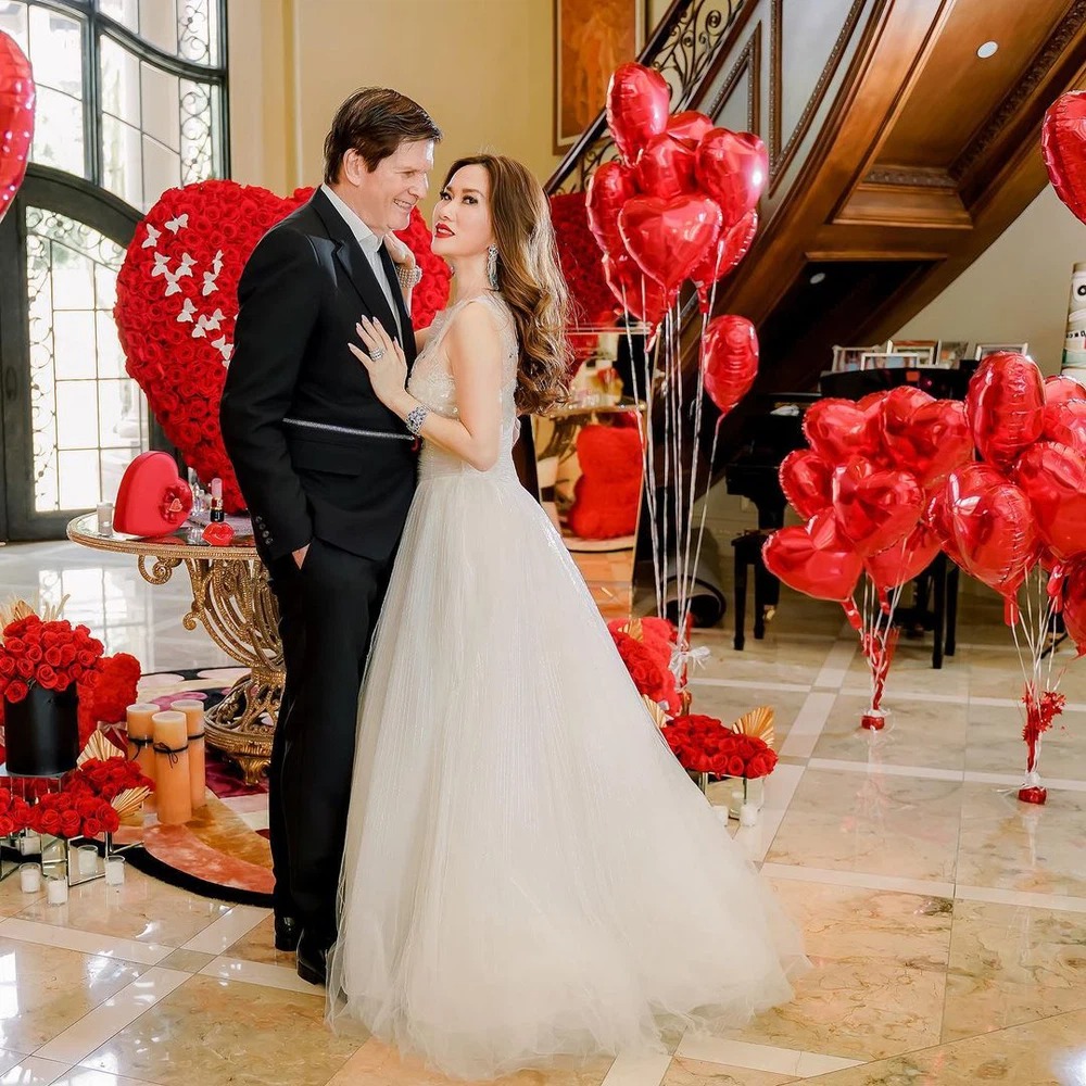 Nữ tỷ phú gốc Việt ở nhà 800 tỷ: 'Máu mặt' trong giới showbiz, nhan sắc không chút tầm thường  - Ảnh 2