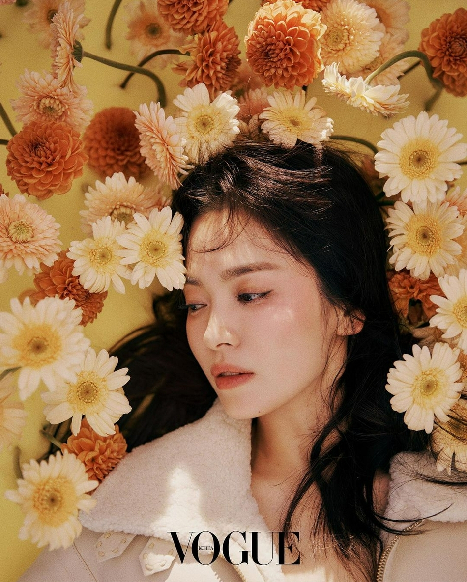 Song Hye Kyo rũ bỏ quá khứ đón nhận 'khởi đầu mới', thổi hồn vào bộ ảnh với nhan sắc đầy lạ lẫm 7 Song Hye Kyo rũ bỏ quá khứ đón nhận 'khởi đầu mới', thổi hồn vào bộ ảnh với nhan sắc đầy lạ lẫm 7