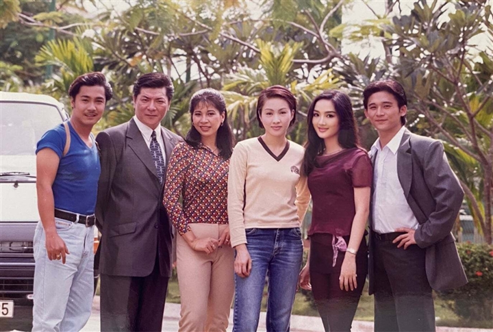 'Người tình' của Lý Hùng và màn đọ sắc bất phân thắng bại với 'đệ nhất mỹ nhân' Hong Kong - Ảnh 4