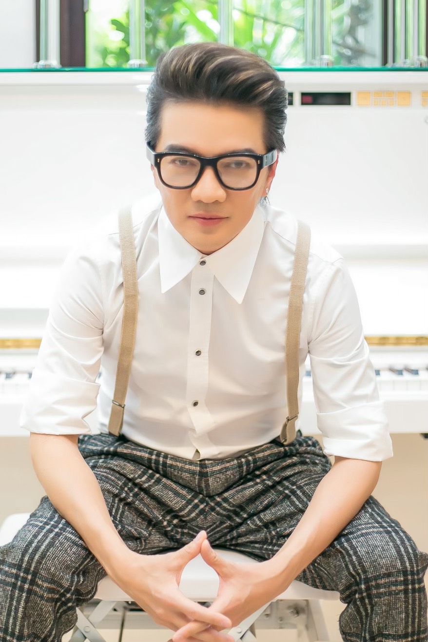 Đàm Vĩnh Hưng vướng vào tin đồn ăn chặn tiền từ thiện sau 'giấc mơ' của bà Nguyễn Phương Hằng. Ảnh: Internet