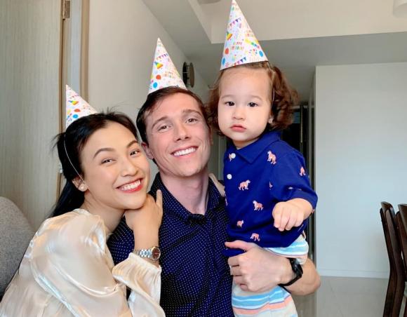 Những hình ảnh mới cho thấy gia đình Hoàng Oanh vô cùng hạnh phúc. Ảnh: Facebook Những hình ảnh mới cho thấy gia đình Hoàng Oanh vô cùng hạnh phúc. Ảnh: Facebook