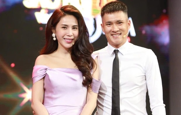 Vừa dằn mặt antifan, Thuỷ Tiên đã bị một mạnh thường quân 'bóc mẽ' thẳng thừng 3 Vừa dằn mặt antifan, Thuỷ Tiên đã bị một mạnh thường quân 'bóc mẽ' thẳng thừng 3