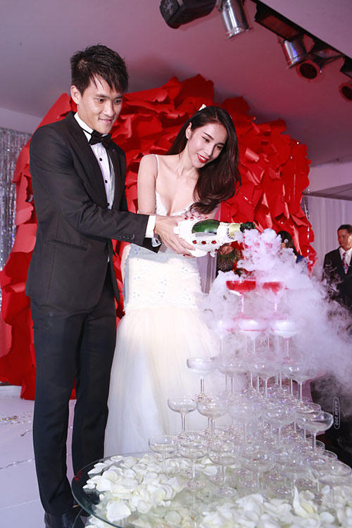 Giữa ồn ào sao kê, Thuỷ Tiên bị khui lại quá khứ từng bị bố chồng cấm cản lấy Công Vinh 3 Giữa ồn ào sao kê, Thuỷ Tiên bị khui lại quá khứ từng bị bố chồng cấm cản lấy Công Vinh 3